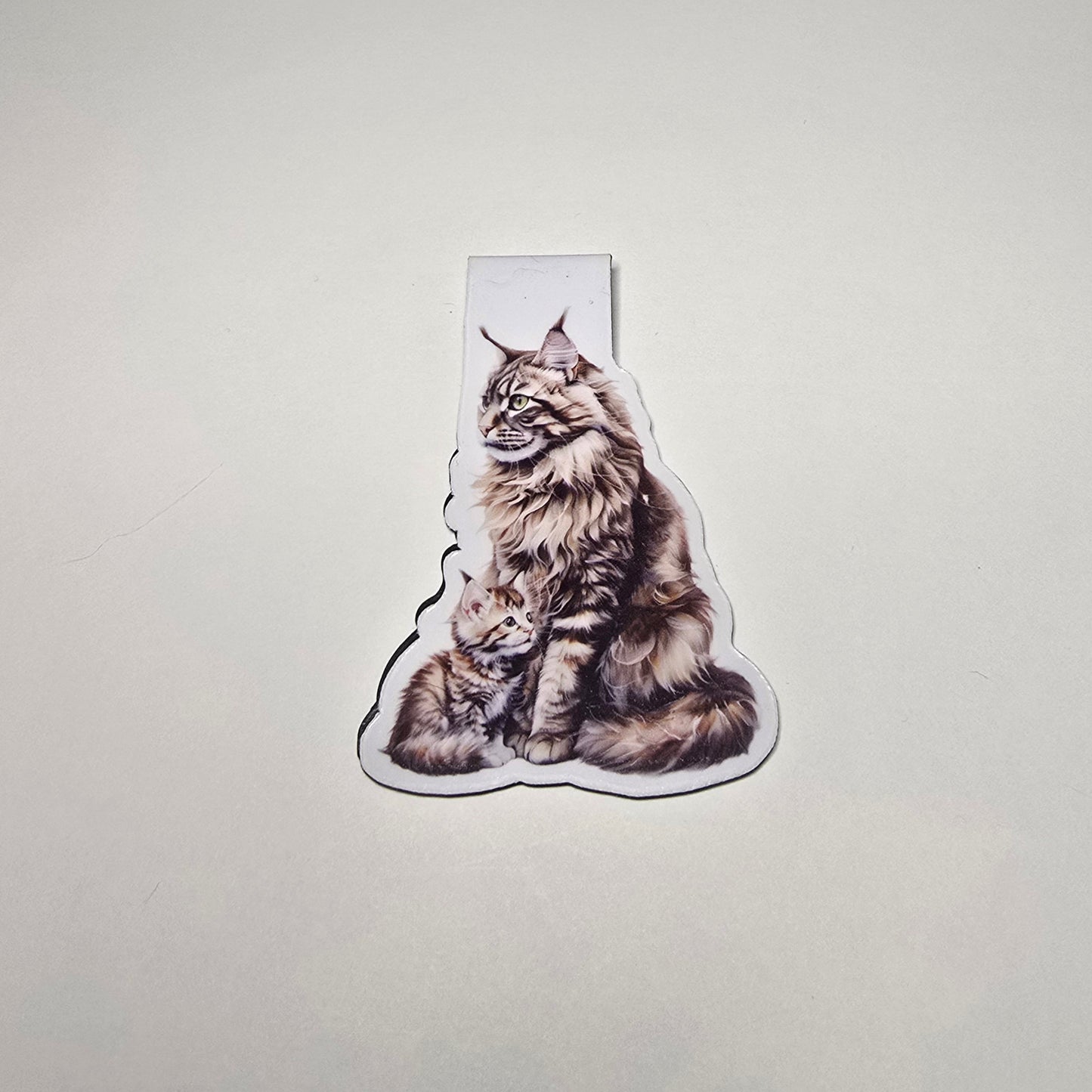 Brown Maine Coon Cat Magnetic Bookmark, Cat Mom & Kitten Bookmark, Fluffy Cat Lover Gift, Handmade Animal Bookmark