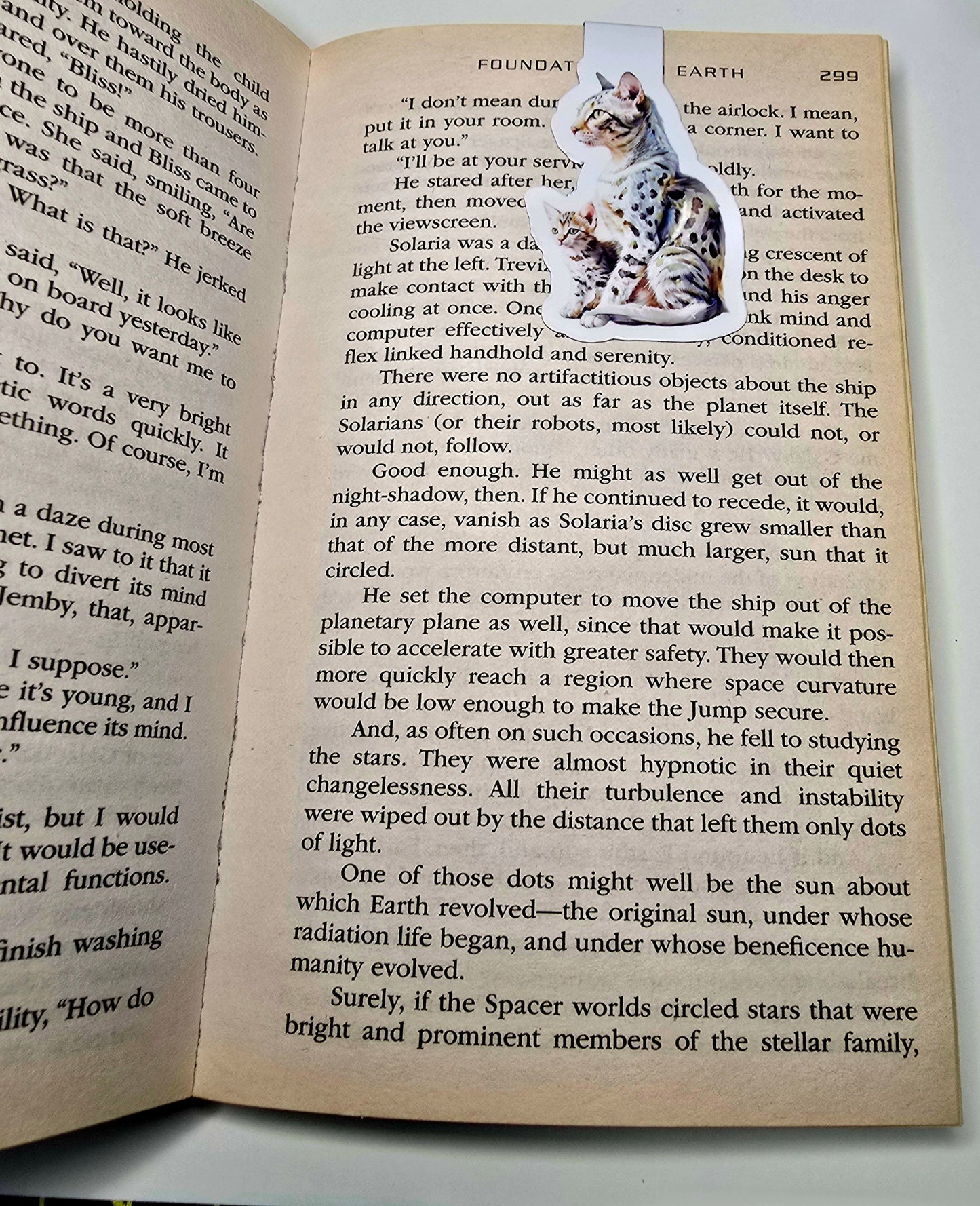Egyptian Mau Cat and Kitten Magnetic Bookmark, Spotted Cat Page Marker, Handmade Gift for Cat Lovers, Bookish Stationery