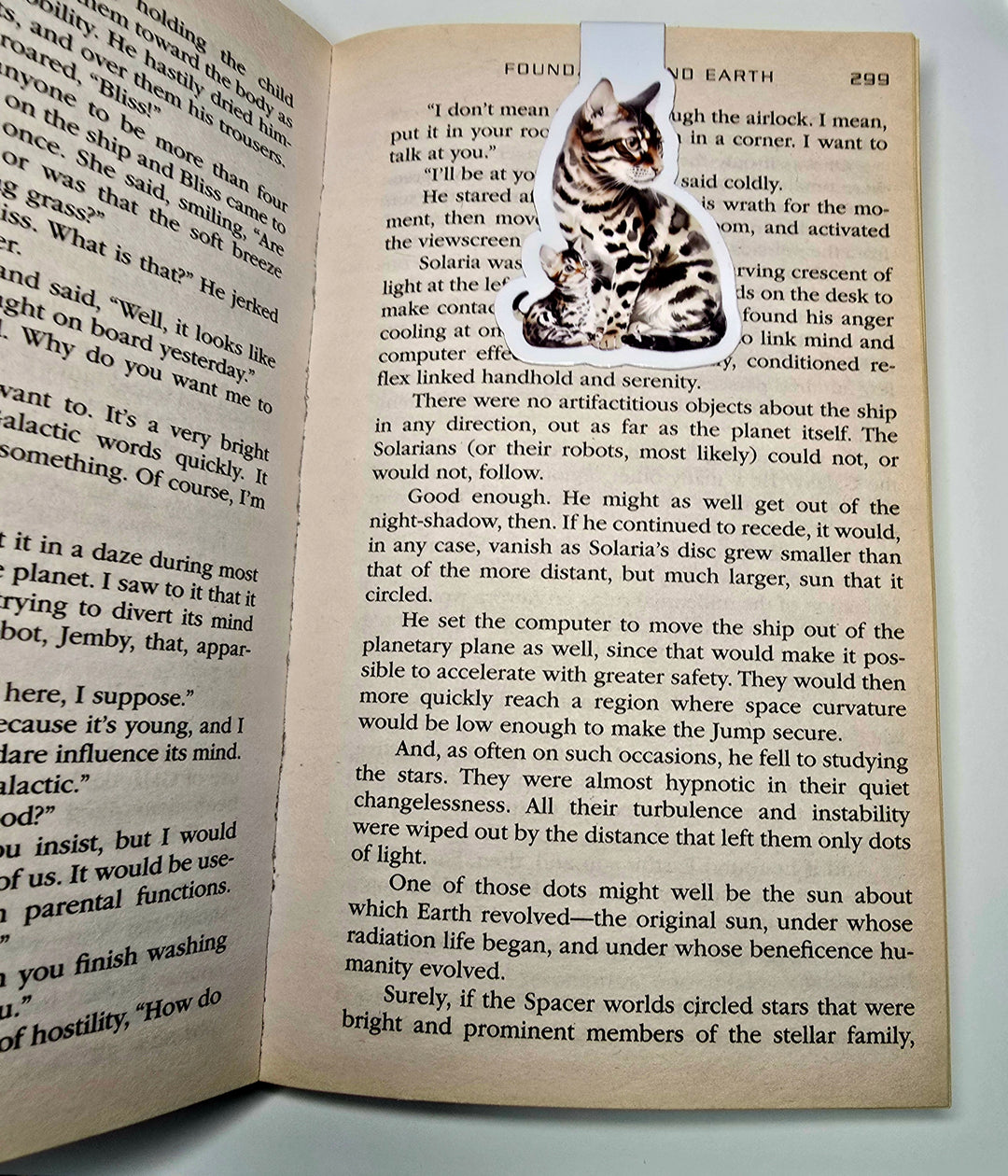 Bengal Cat and Kitten Magnetic Bookmark, Spotted Cat Page Marker, Handmade Book Lover Gift, Exotic Cat Mom Stationery - Designs by Mysh